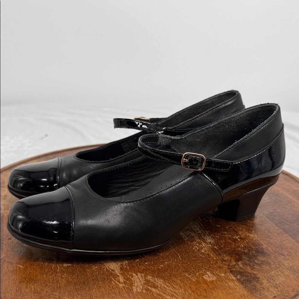 SAS Shoes 9M Isabel Black Leather Patent Mary Jane Pumps Heels Comfort Cap Toe